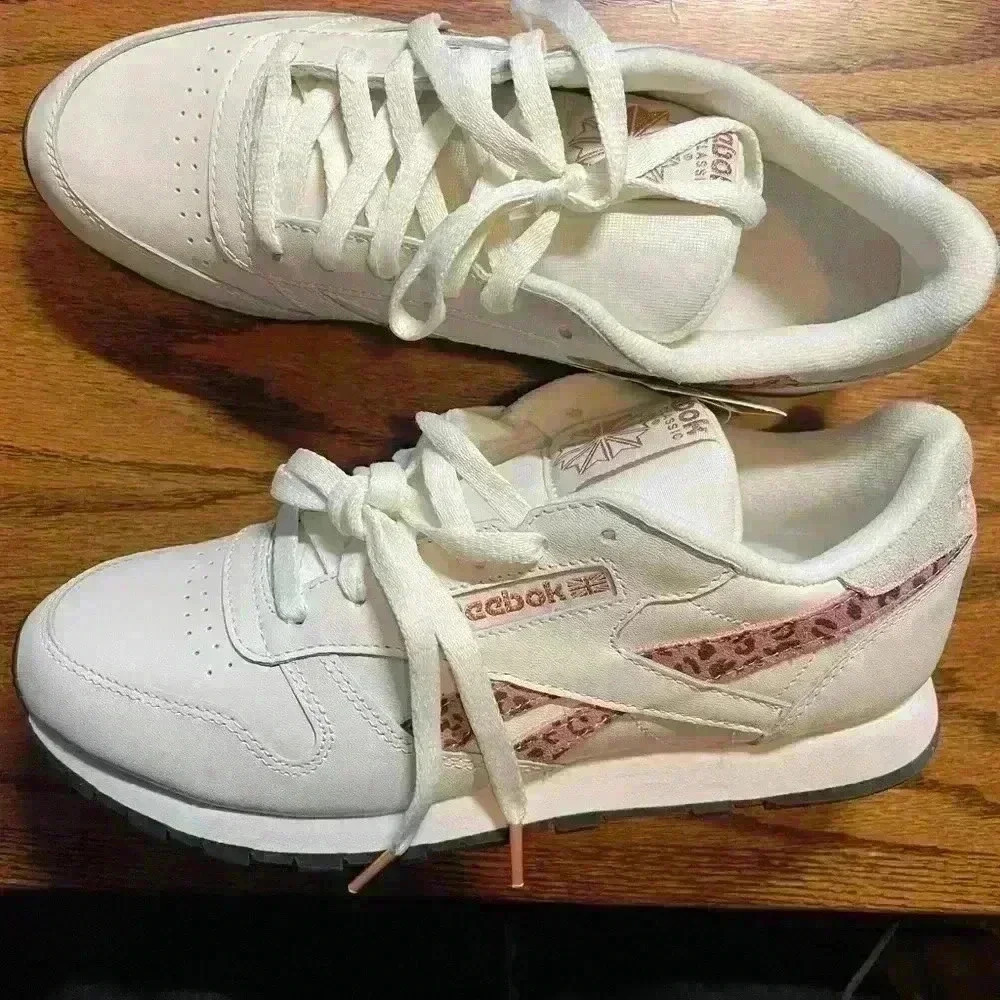 Reebok classic Chalk Leopard sneakers size 10